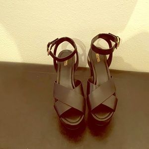 We need to see the town!!!!!